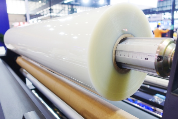 Laminating film
