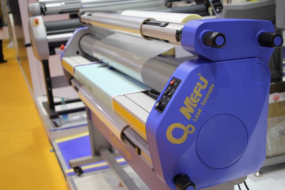 1.6m roll to roll cold laminator with precise cutter in Panama