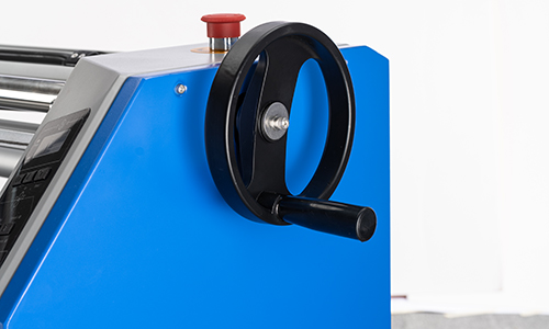 Automaatne laminaator t&auml;pse l&otilde;ikuriga Iirimaal