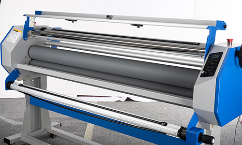 Automaatne laminaator t&auml;pse l&otilde;ikuriga Iirimaal