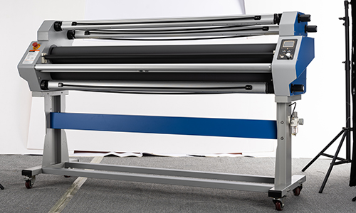 Wide format roll to roll hot and cold pneumatic lamination machine