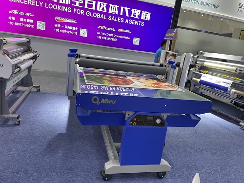 tilted flatbed lamination table for sign making