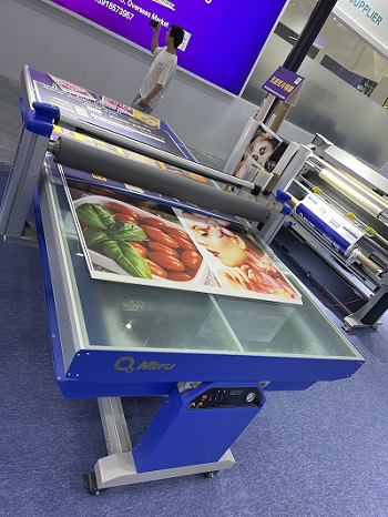 rollsroller 1600mm width flatbed lamination table with side-tray in Netherlands