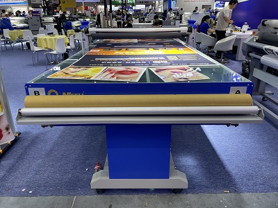 1.6m width flatbed laminator with unique tilted table