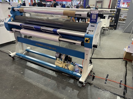 heat assisted roll laminator for sign making 1.6m width