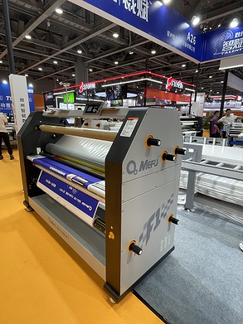 64″ automatic industrial laminator with advanced laser device