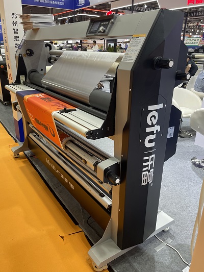 25m/min industrial laminator with precise cutter in Germany