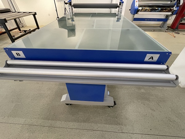 KALA flatbed lamination table with LED illumination in Portugal